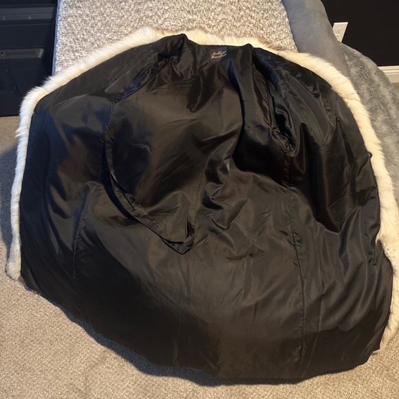 Canadian Coyote Fur Coat (full length) - Picture 6 of 8